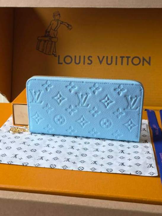 Picture of Louis Vuitton Wallets _SKUfw240127972fw